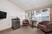 Beachwood Resort Hotels in Trent Lakes
