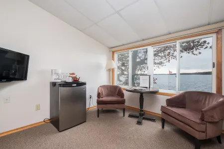 Beachwood Resort Отели рядом с достопримечательностью «Gallery on The Lake»