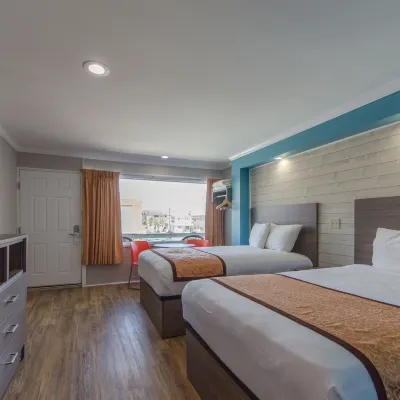 Dolphin Inn Hotels near Splash Zone Water Park