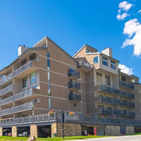 Vantage Point 112 2 Bedroom Condo by RedAwning