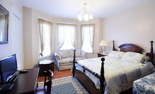 Glory Guest Suites, Downtown Moncton - Homestays