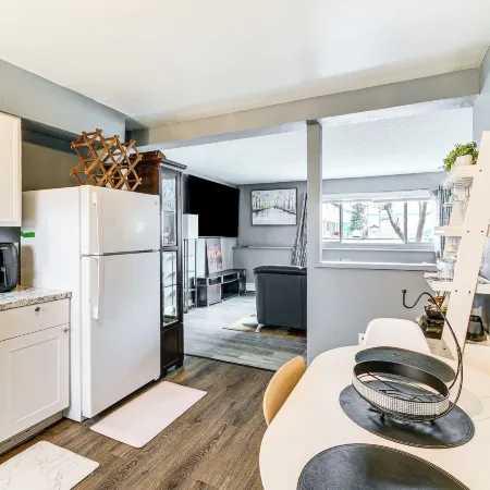 11 Mi to Kincaid Park: Convenient + Cozy Apt!