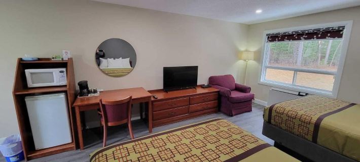 Pine Motel Hotels in Renfrew County