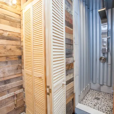 PodShare Dtla Hotels near Hennessey + Ingalls