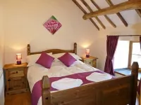 Beudy Bach Hotels near Tir Prince Market