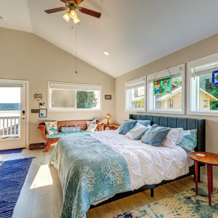 Studio w/ Bay View: Beach Access! Octopus's Garden