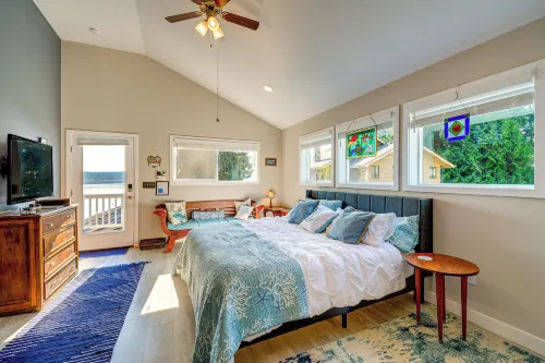 Studio w/ Bay View: Beach Access! Octopus's Garden - Lejligheder