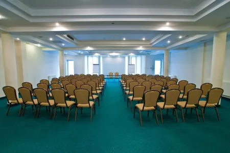 Hotel Ambasador Chojny Отели в г. Лодзь