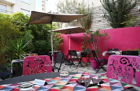 Logis Hôtel des Causses Отели в г. Мийо