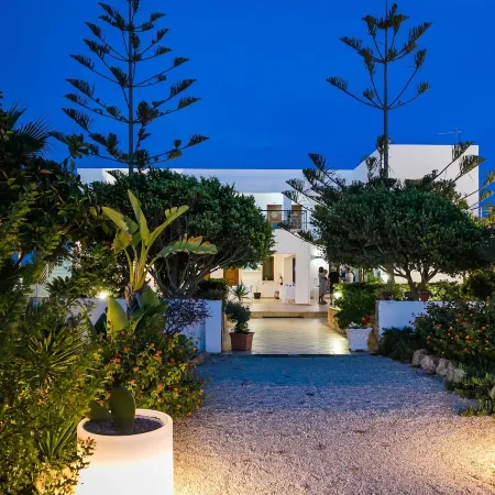 Hotel Ristorante Cavalluccio Marino Отели рядом с достопримечательностью «Пляж Кала-Мадонна»