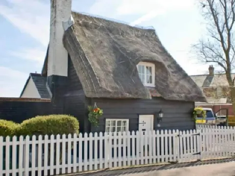 Little Thatch Hotels near Walton-on-the-Naze