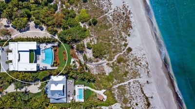 Surroundings Bella Luna Photo