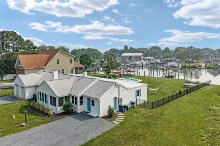 Waterfront Bliss: Ultimate Tilghman Retreat 4 Bedroom Home by Redawning