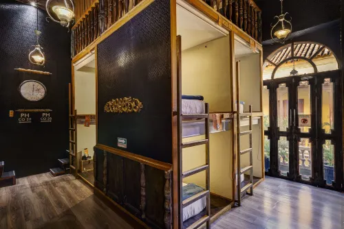 The Clock Hostel & Suites