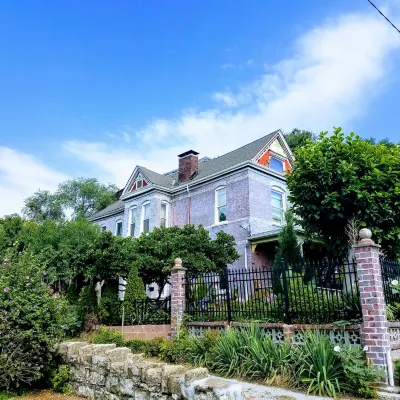 1812 オーバーチャー B&B ブールバード ブリューイング カンパニー周辺のホテル