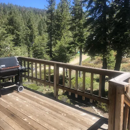 Amazing Views- Modern Home- SH #14 by Bear Valley Vacation Rentals