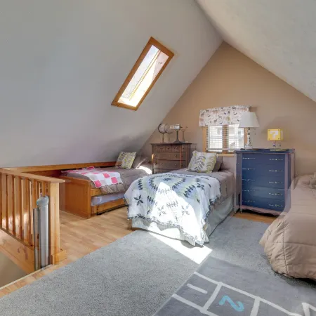 Walk to Beach: Pocono Lake Cabin w/ Pool Access!
