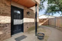 Fort Worth Home w/ Patio: 5 Mi to Dtwn! - Condos