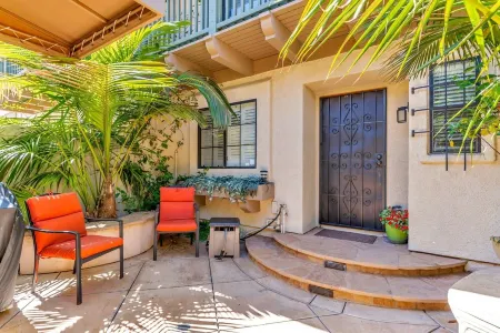 Premier Carlsbad furnished 2 bdrm townhouse for rent -ocean and sunset views Отели рядом с достопримечательностью «Флауэр Филдс»