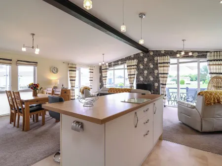 Owls Retreat, Lodge 11