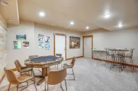 Secluded Mountain Family Home w/ Pike Peaks Views - balcony