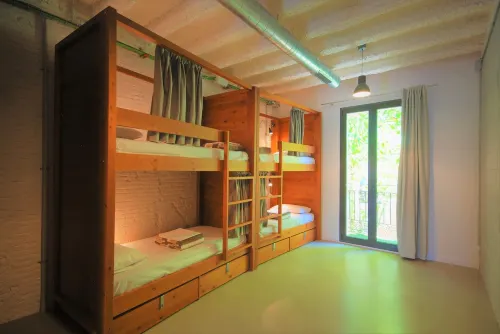 Ten to Go Hostel