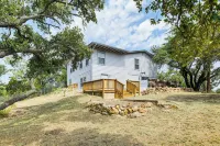 Brownwood Family Home - 2 Mi to Public Marina! - Parking