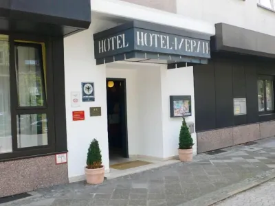 Hotel Meran Hallenbad & Sauna Отели в г. 