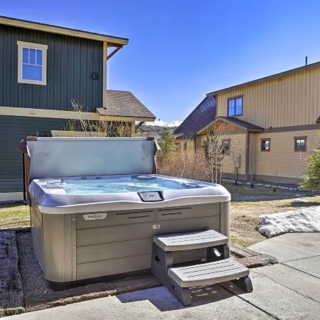 Mtn-View Fraser Home w/ Hot Tub - Near Skiing!
