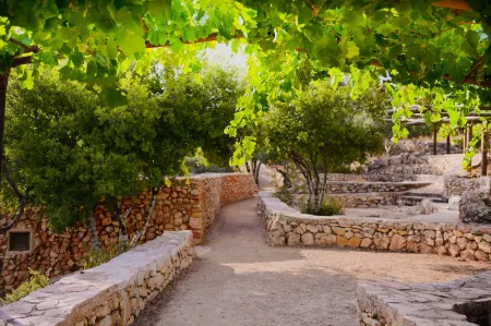 Logos Hotel in Yad Hashmona Отели в г. Neve Shalom