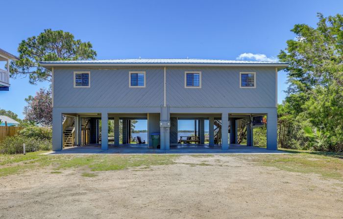Waterfront Cedar Key Duplex Home: Grill & Dock!