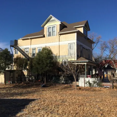 Spurs n Lace Bed & Breakfast Inn Отели рядом с достопримечательностью «Сад богов»