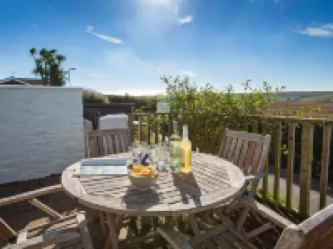 164 Cumber Close Hotels in Malborough