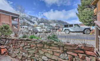 Aspen Condo w/ Mountain Views & Ski Access!