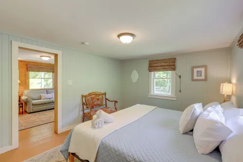 Best Getaway for 2 w/ Own Creek & Hot Tub - Wifi