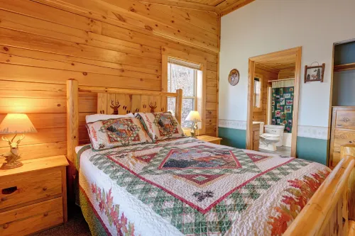 Cozy Deer Glen' Cabin w/ Private Hot Tub & Porch!
