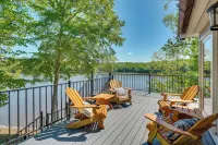 Lakefront Vacation Rental w/ Views & Hot Tub! - Wifi