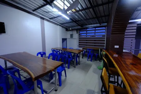 Metha Palace Отели рядом с достопримечательностью «Wat Phra That Choeng Chum Worawihan»