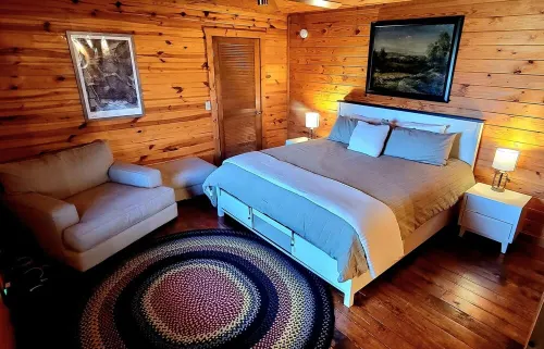 Cabin Near The Lake with Amazing Sunset Views!