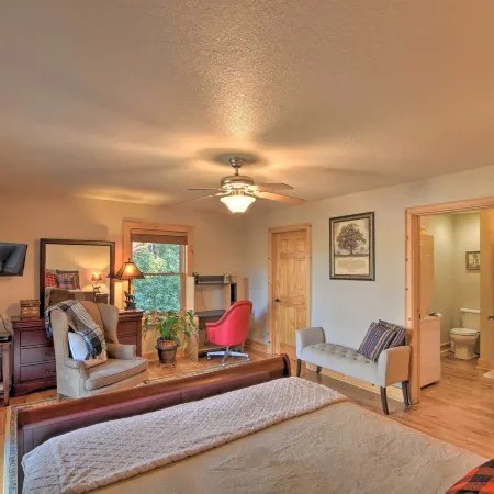 Spacious Lake Santeetlah Cottage w/ Lake Views!