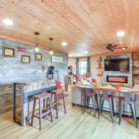 Lakemont Mountain Cabin w/ Game Room & Hot Tub!