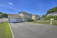 Glen Cove Home Walk to Boardwalk and Dining!
