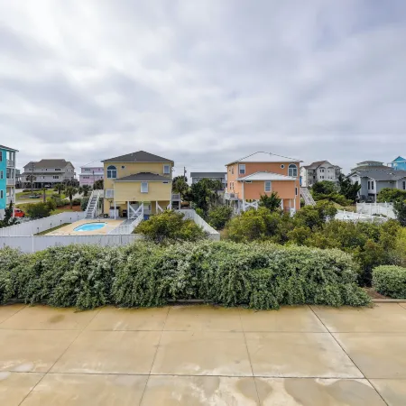 Emerald Isle Getaway w/ Decks & Beach Views!
