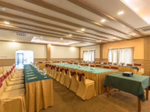 Park Safari Resort Hotels in Chitwan