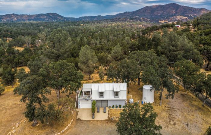 Mariposa Home Furnished Patio and Sierra Mtn Views