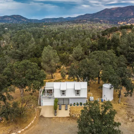 Mariposa Home Furnished Patio and Sierra Mtn Views