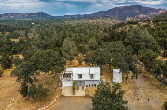 Mariposa Home Furnished Patio and Sierra Mtn Views