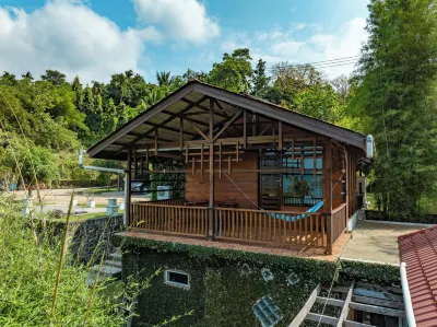 The Hawk's Nest Resort Hotel a 