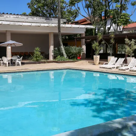 Golden Tulip Guarujá - Antigo Delphin Surf Hotel Отели рядом с достопримечательностью «Пляж Энсеада»