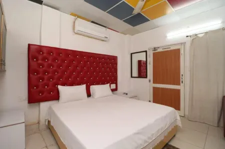 Amar Hotel Отели рядом с достопримечательностью «Cemented (Public) Ground»